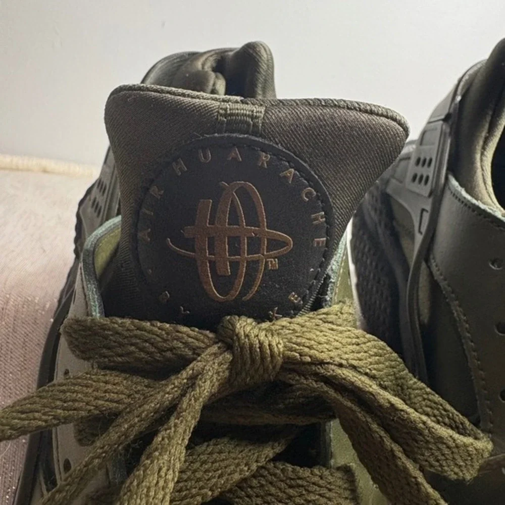 Nike Air Huarache Olive Green Running Lifestyle Sneakers Men US 10.5‎